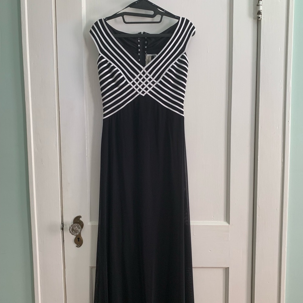 Tahari Black and White Long Dress size Small